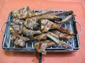 Qué comer en Vinuesa: chuletillas de cordero lechal